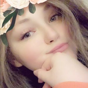 Meet your Posher, Becca